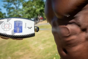 Kassen TruCryo device being use on man's abs